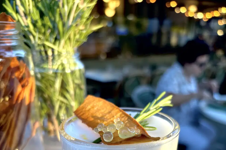 Cocktails & Confidences — photo 1