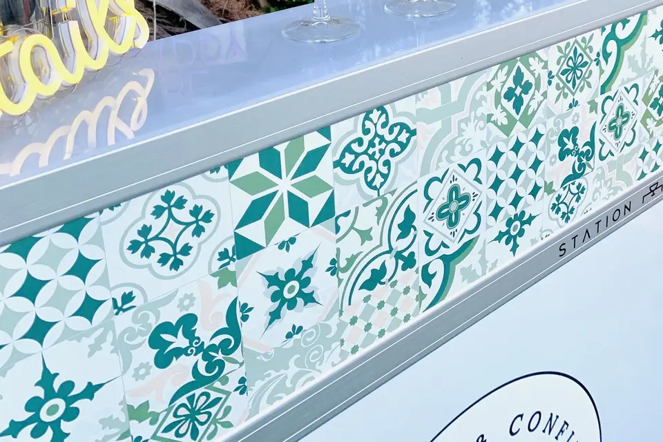 Cocktails & Confidences