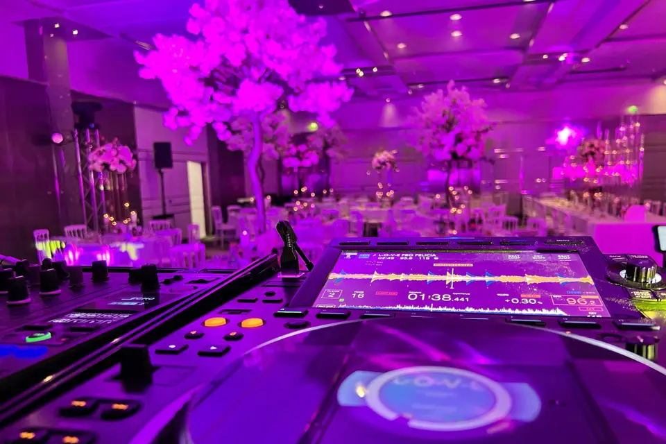 Nux eyes — photo 4