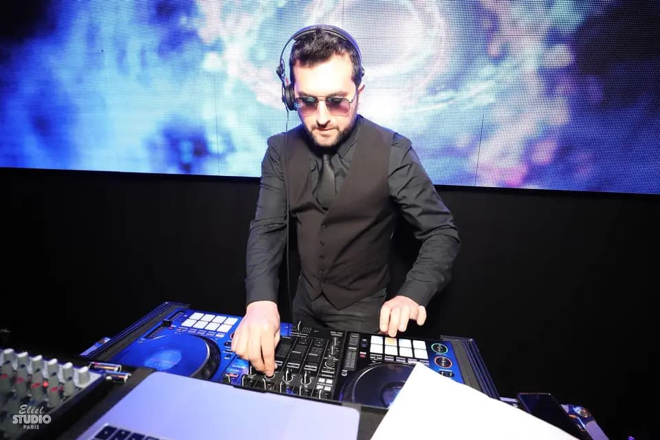 Nux eyes — photo 7