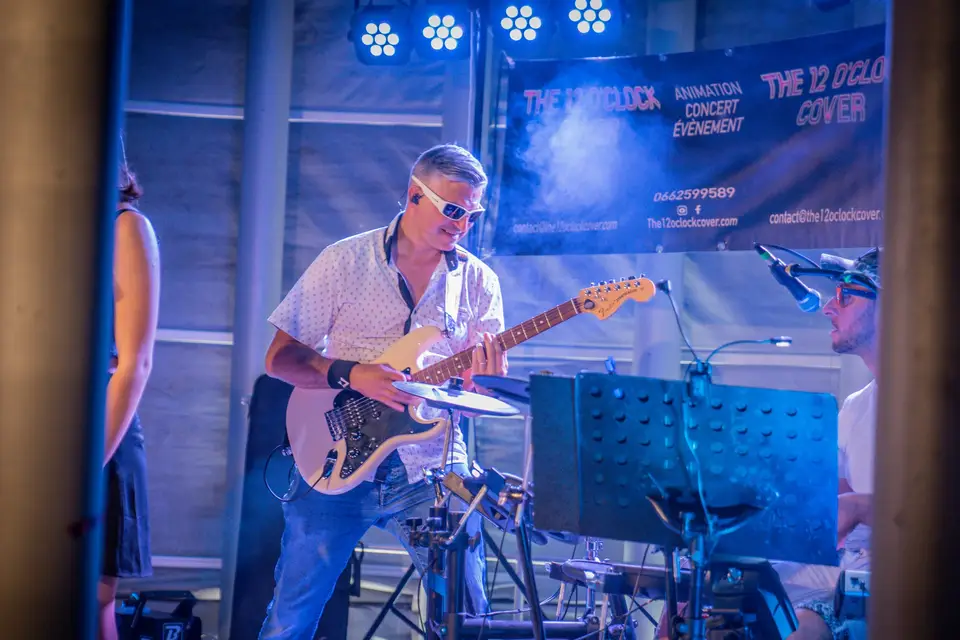 The 12 O'clock Cover — photo 4