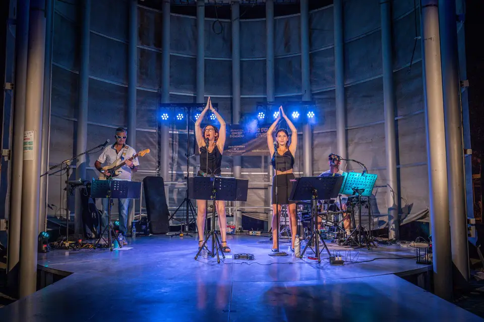 The 12 O'clock Cover — photo 6