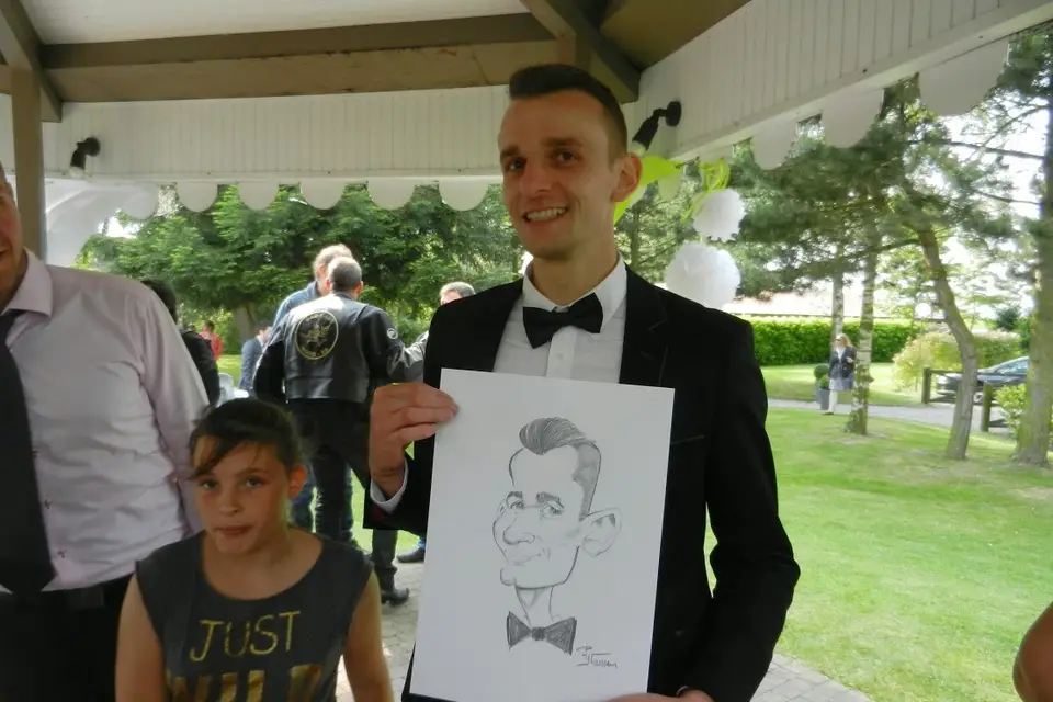 Les Dessins du Caricaturiste — photo 3