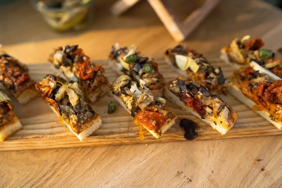 Les deux coudes sur la table — photo 5