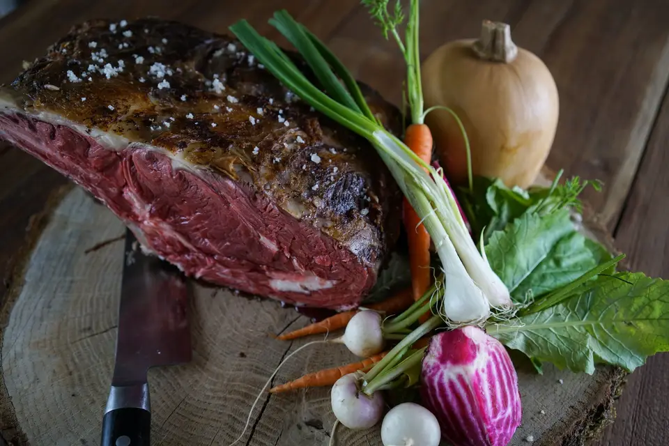 Les deux coudes sur la table — photo 7