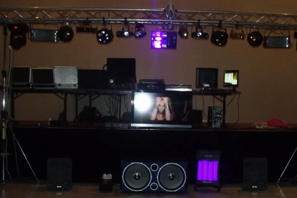 Sono black and white — photo 4