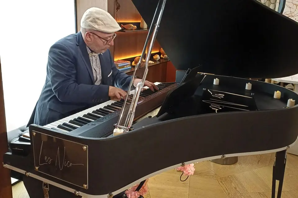 Las Nico Piano
