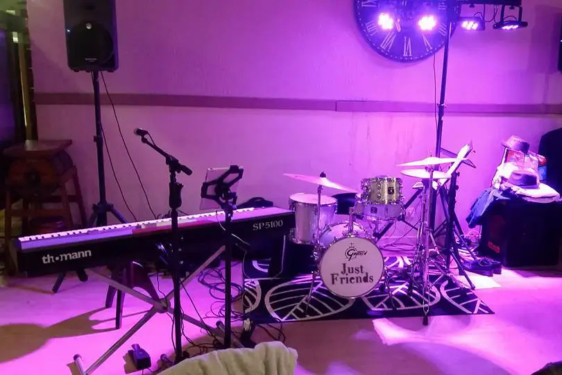 Just Friends — photo 2