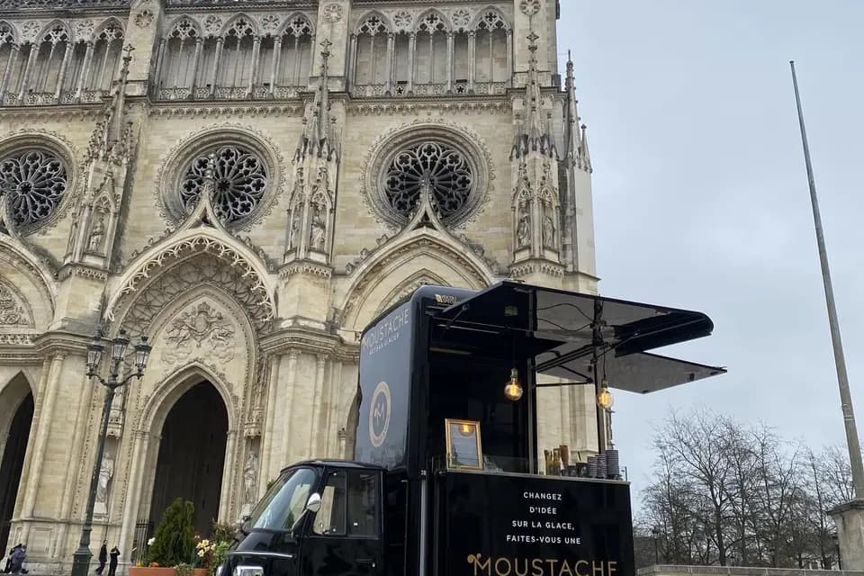 Moustache Orléans — photo 1