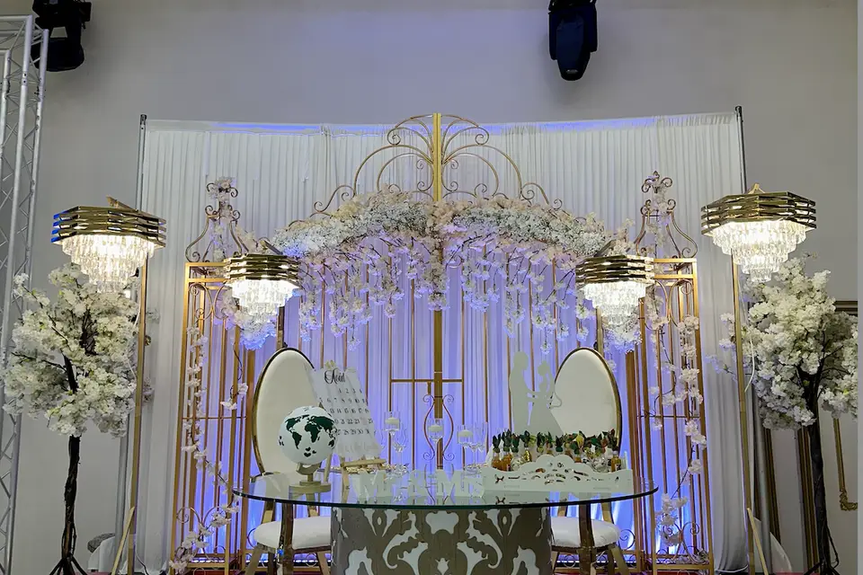 Golden House — photo 3