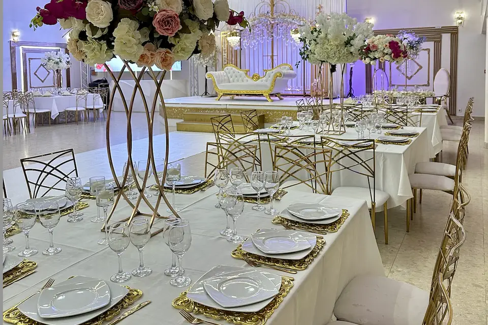 Golden House — photo 6