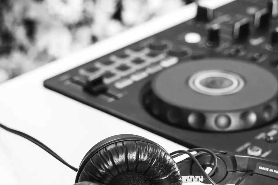 DJ Aux Commandes — photo 6