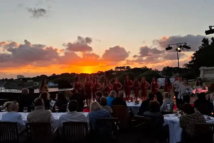 Double V — photo 3