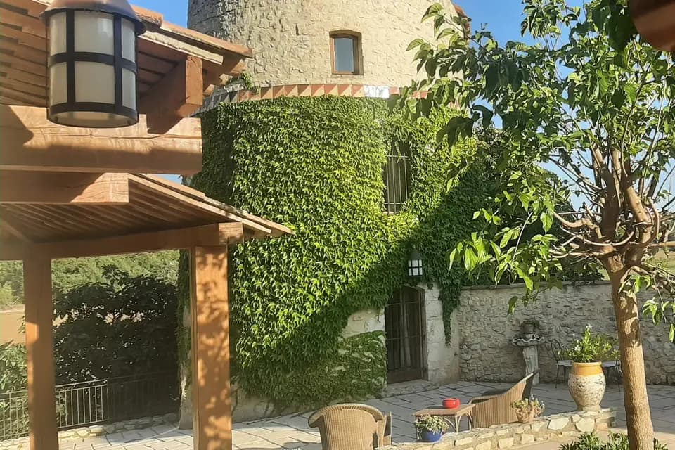 Domaine de la Tour d'Enguerne — photo 8