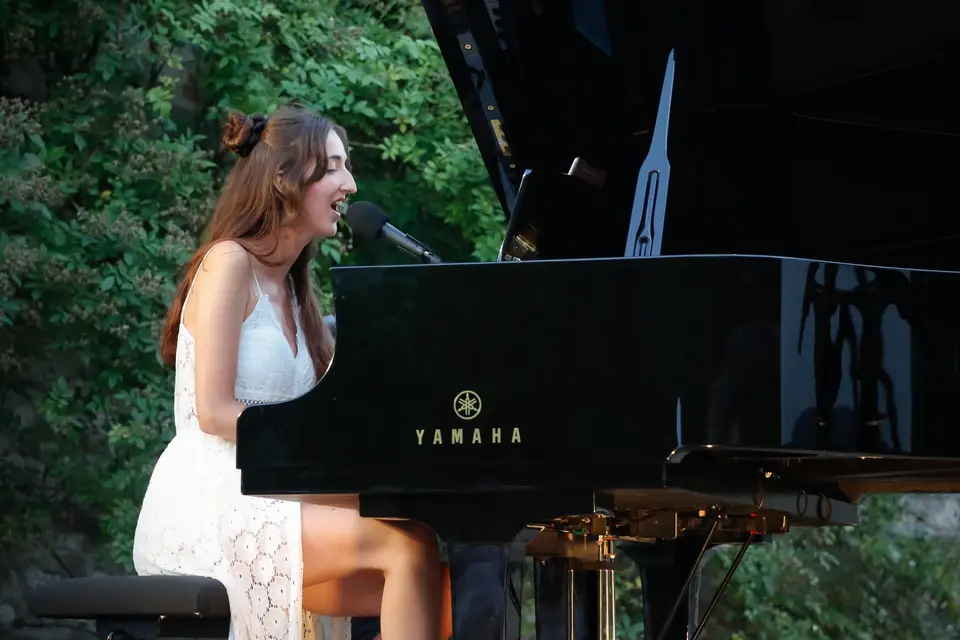 Claire Kmy — photo 2