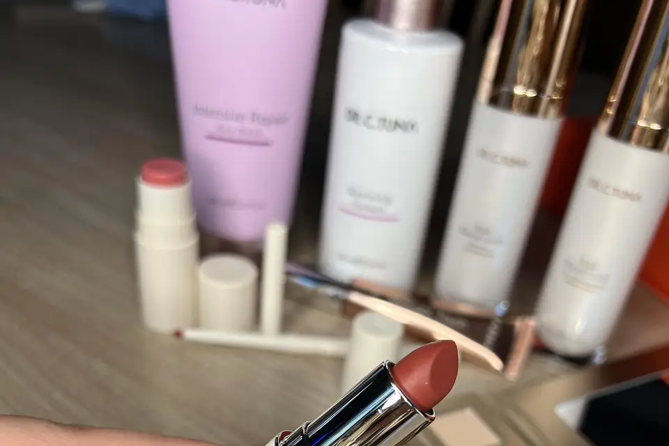 Typhanie M Makeup Artist — photo 2