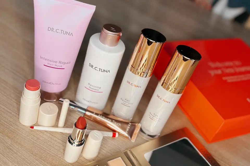 Typhanie M Makeup Artist — photo 1