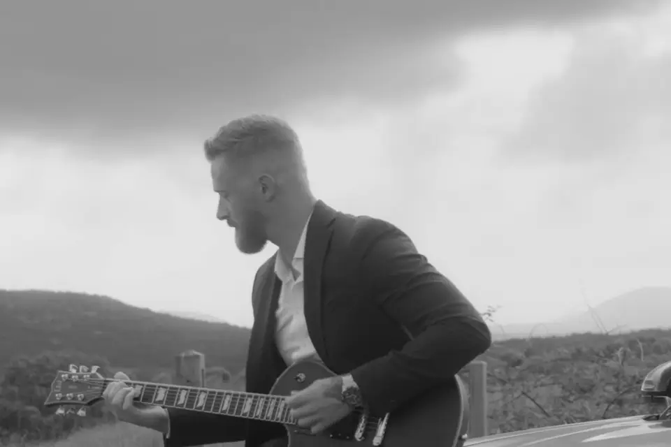 ARVEN SIX — photo 6