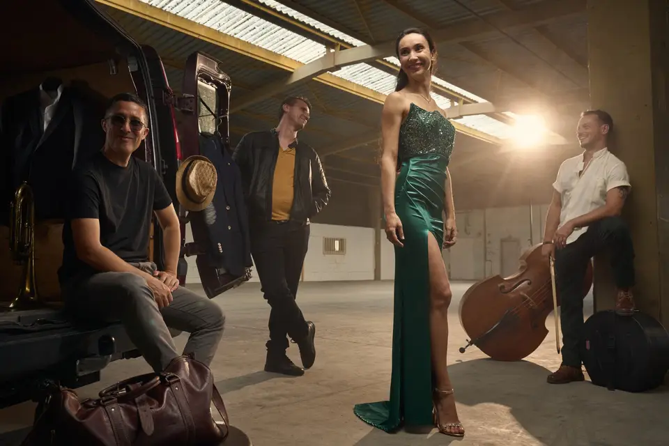 Lily Avaz — photo 1