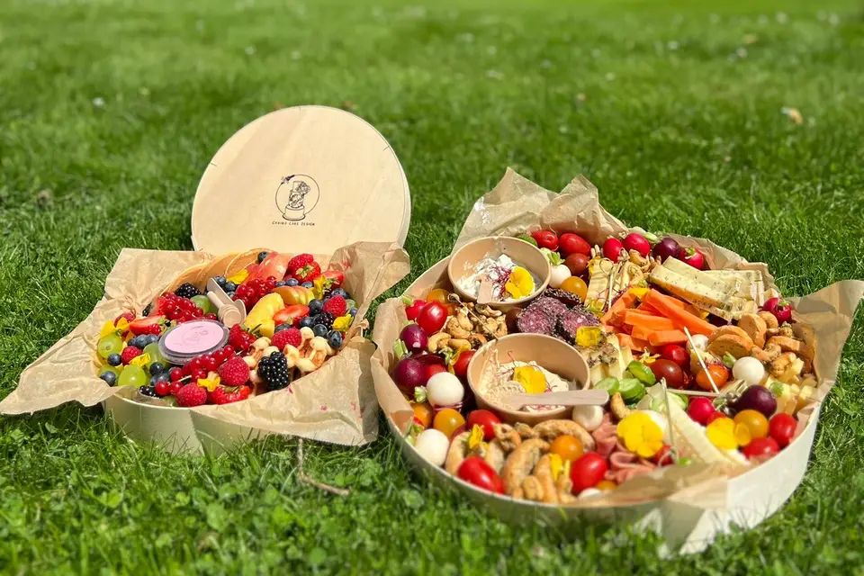 Grazing Tables & Platters — photo 1