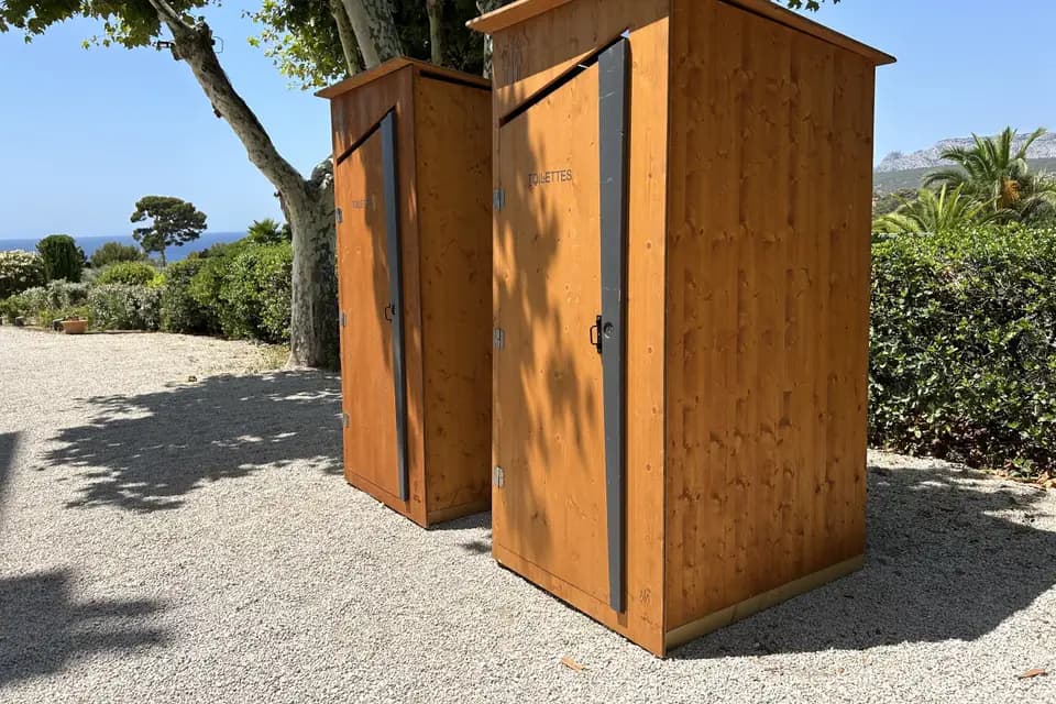 Lovely Toilettes — photo 3