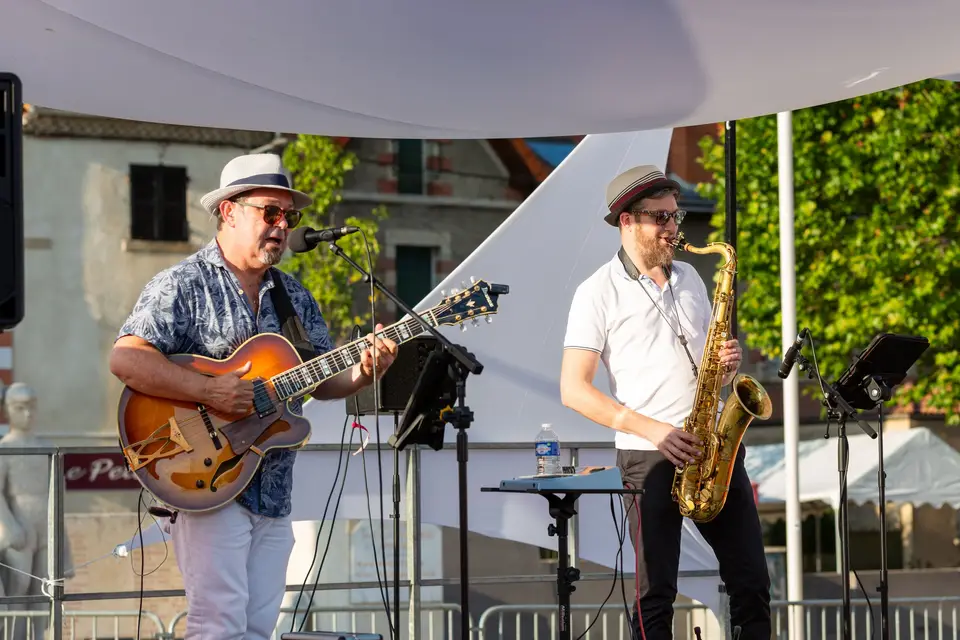 2 & Demi — photo 6