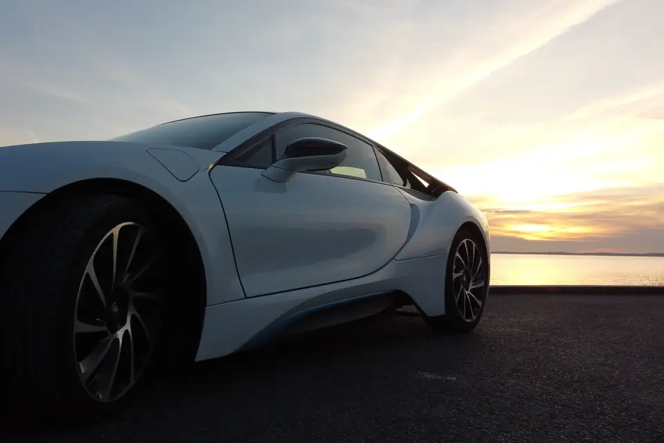 I8 supercar — photo 3