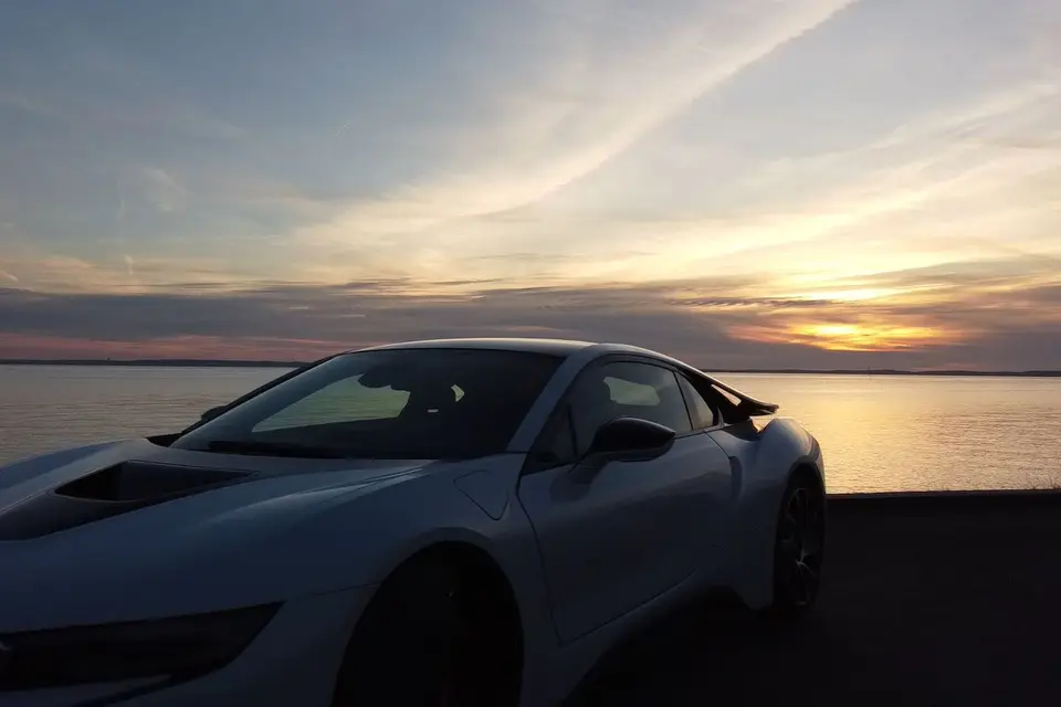 I8 supercar — photo 2