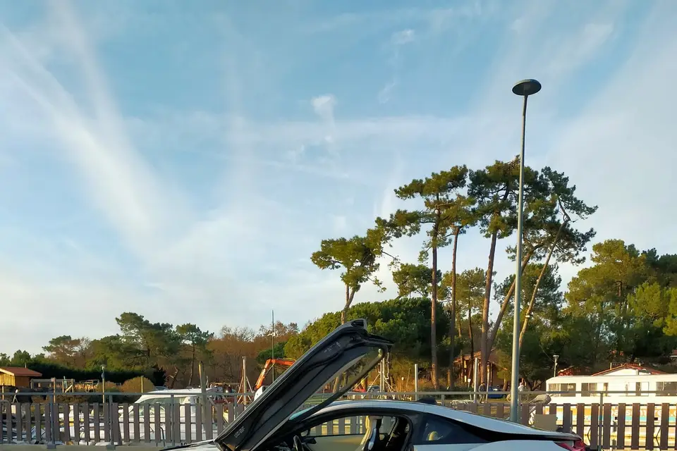 I8 supercar — photo 1