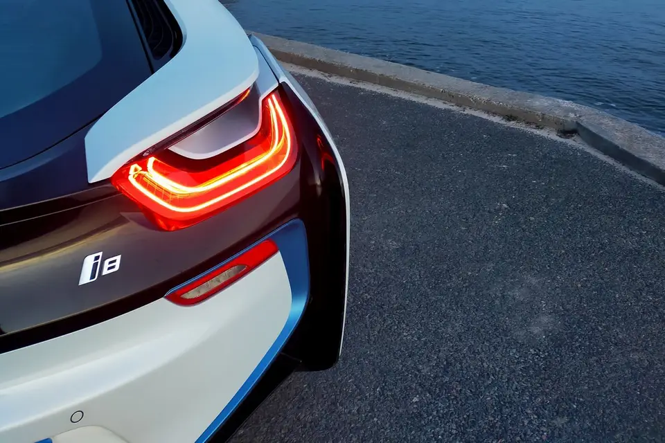 I8 supercar — photo 8