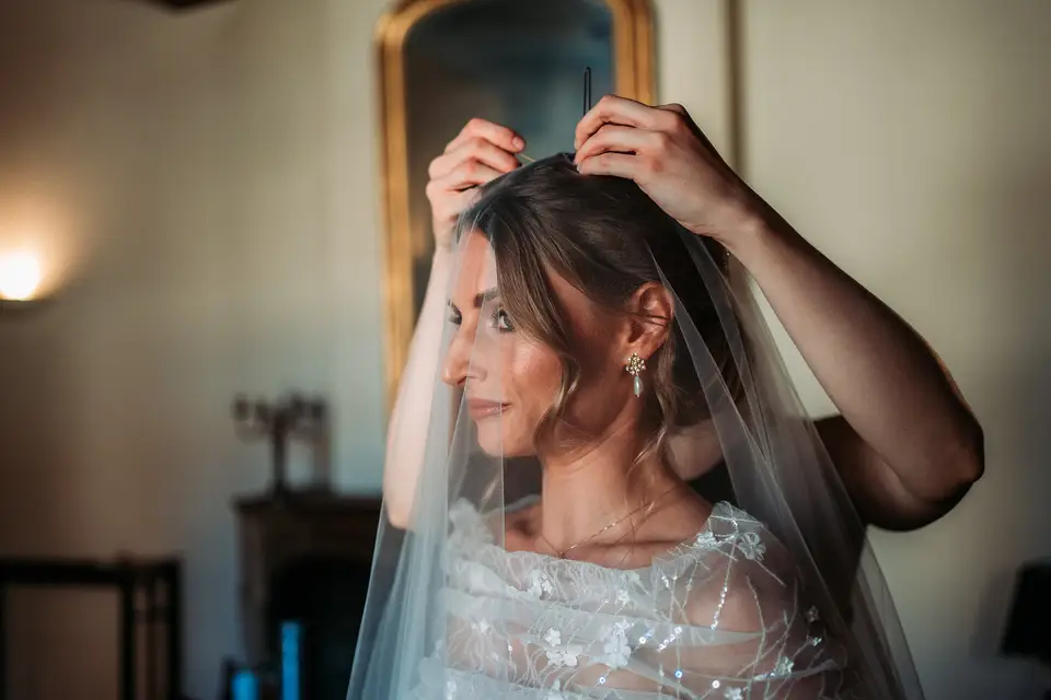 LH Makeup Artist & Hairstylist — photo 1