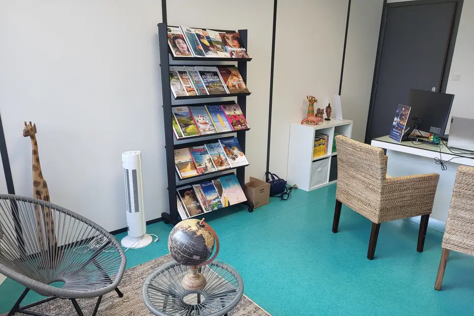 In Fine Delphine Voyages — photo 1