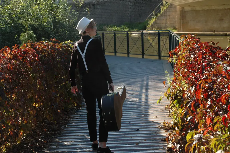 Laura Joan — photo 1