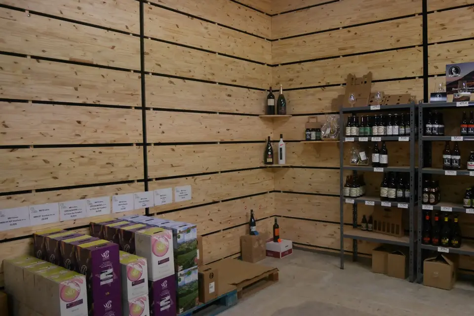 La Cave de Saint-Priest — photo 1