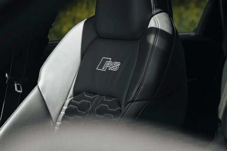 Premium Car — photo 6