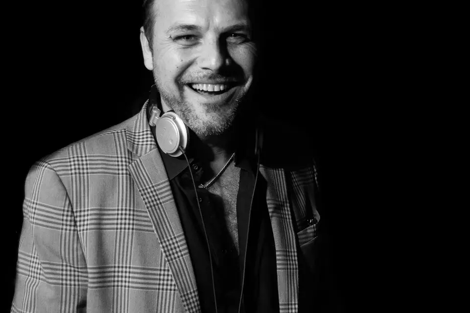 Phil SaxiS l'Agitateur de Nuit