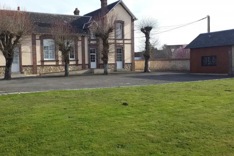 Salle des Fêtes de Favières — photo 1