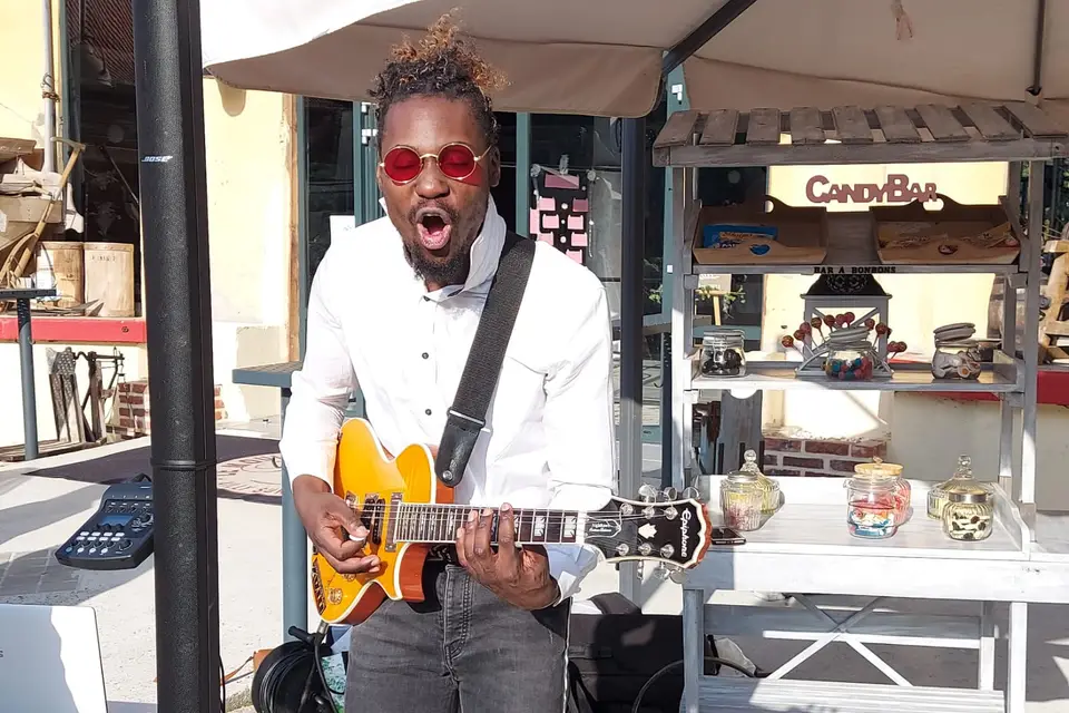 Black Covers — photo 8