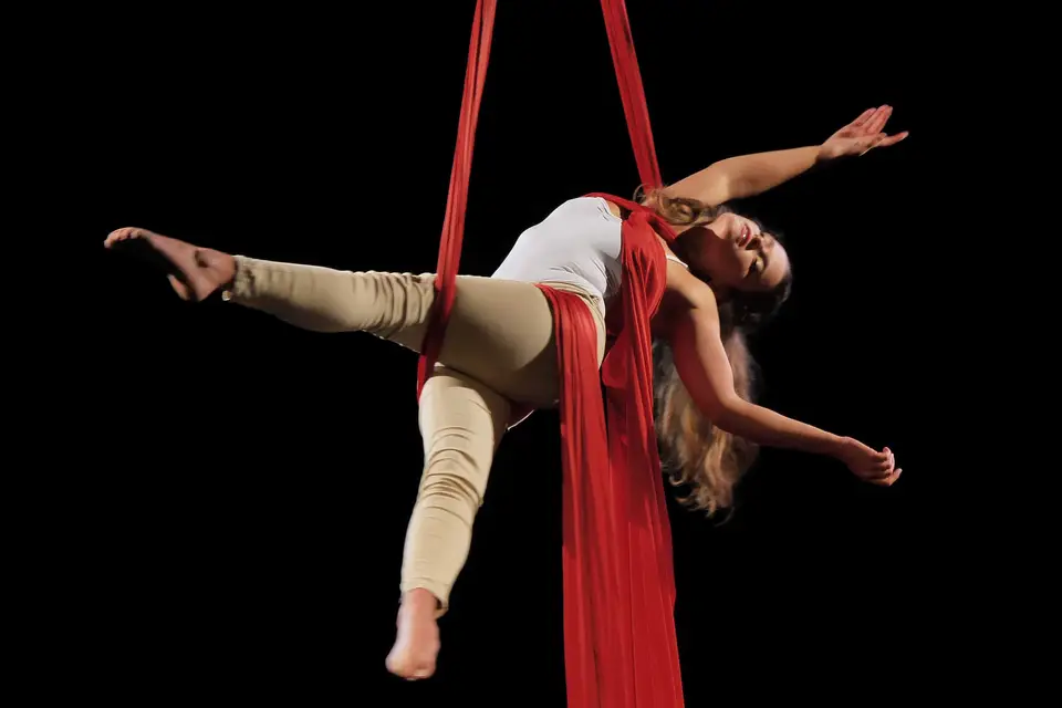 Marine Briens - Tissu aérien — photo 8