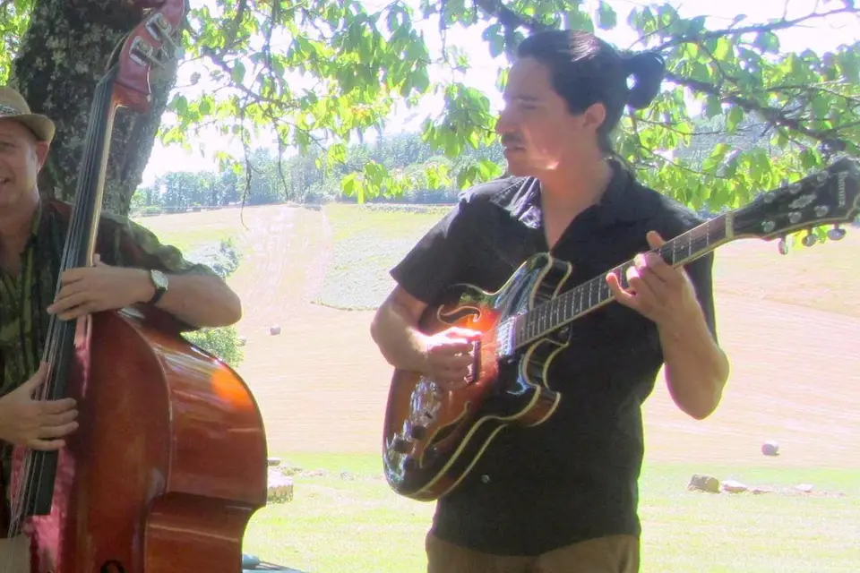 Trio Swing Guitar — photo 3