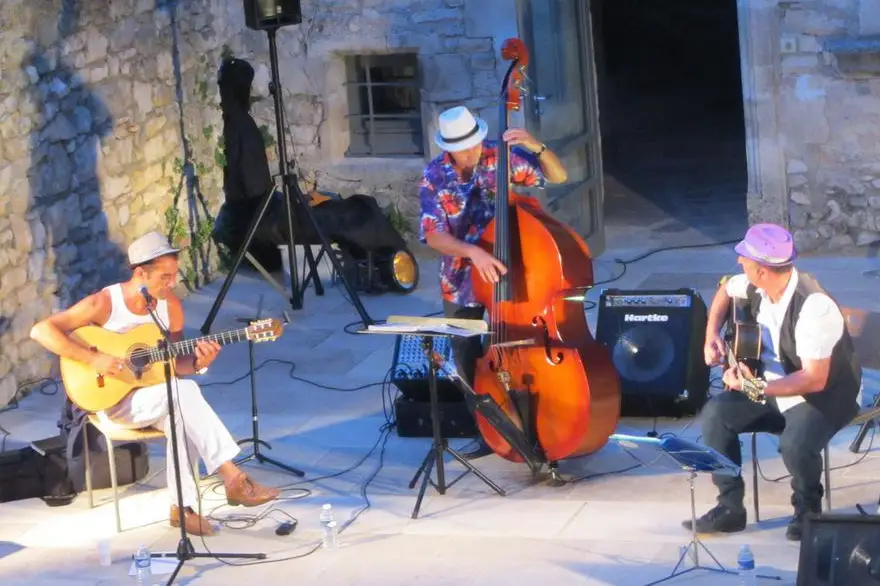 Trio Swing Guitar — photo 2