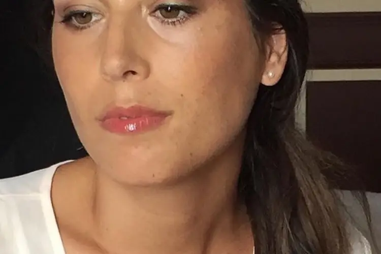 La Fille au Sac Arc-en-Ciel — photo 1