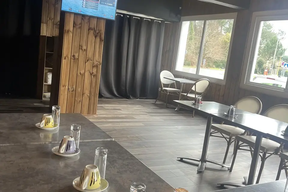 Lakeside Hotel Restaurant — photo 1