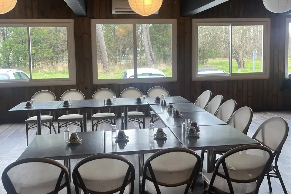 Lakeside Hotel Restaurant — photo 3