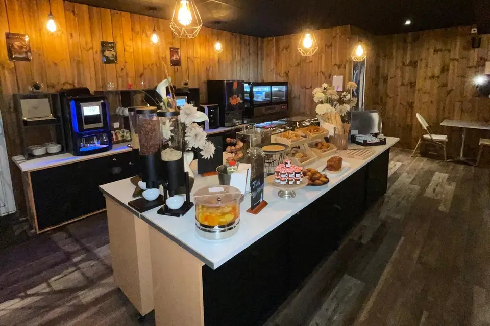 Lakeside Hotel Restaurant — photo 6