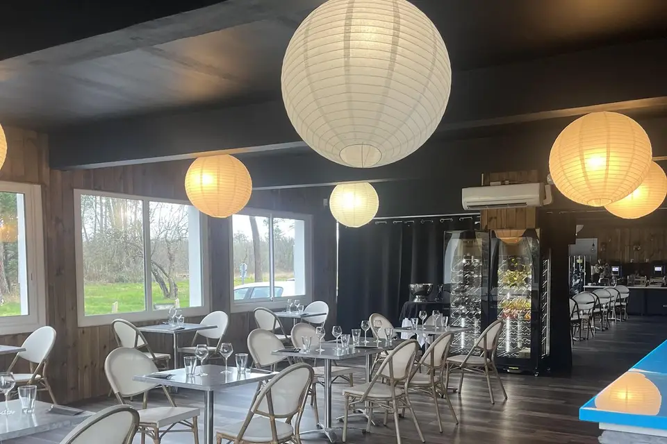 Lakeside Hotel Restaurant — photo 8