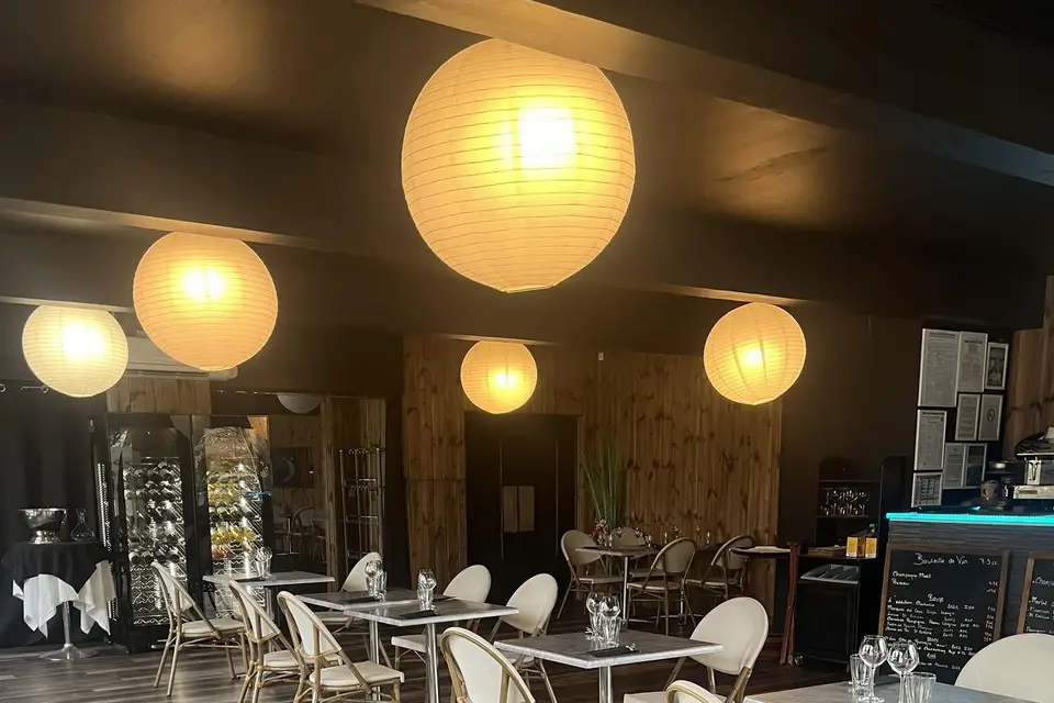 Lakeside Hotel Restaurant