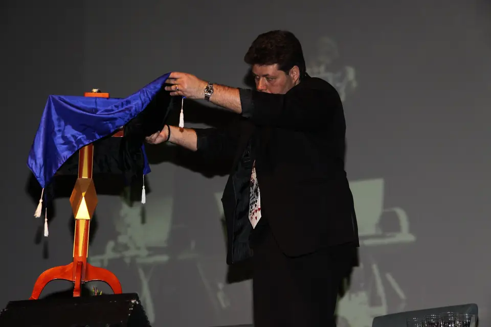 Anthony Meisburger Magicien — photo 2