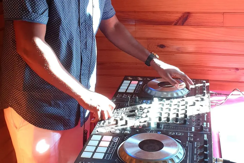 Deejay Fox — photo 1