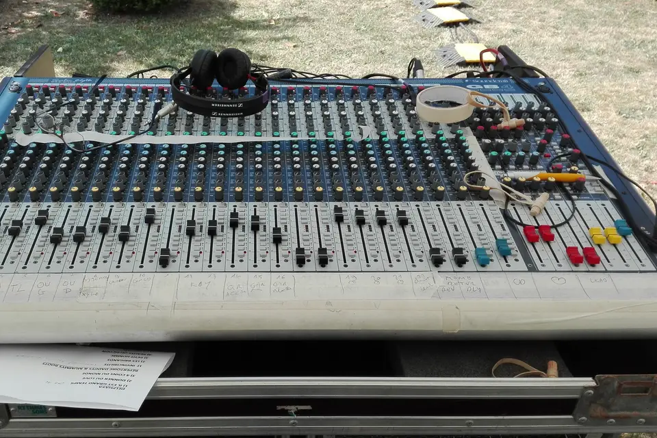 Fire Angels — photo 4